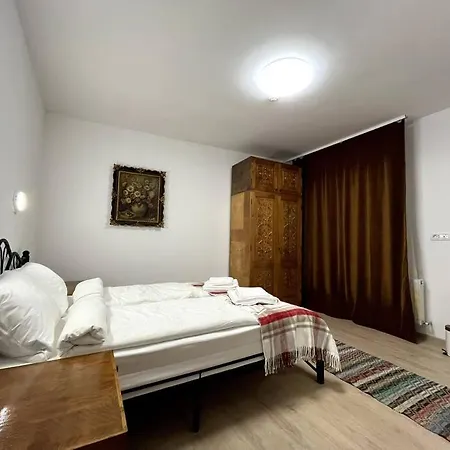 Budget Rustic Space Next To Black Church * Braşov